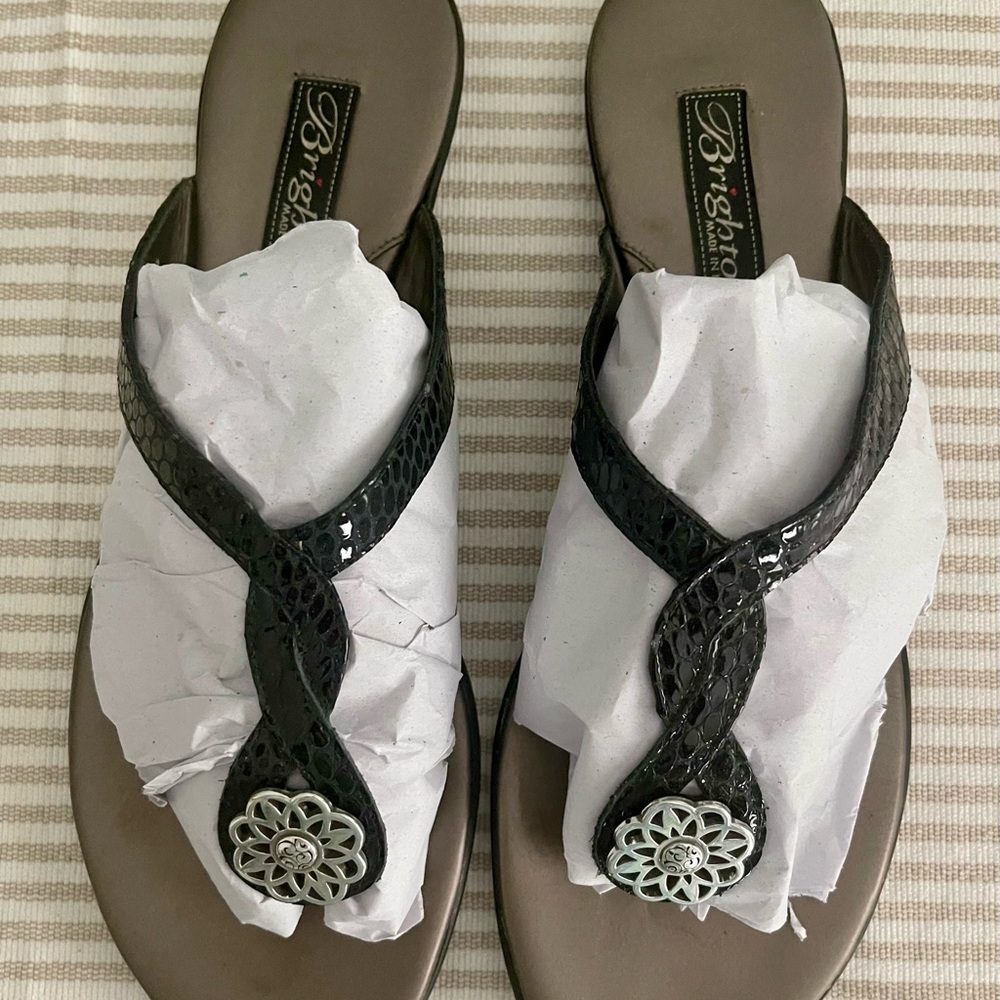 Brighton size 8.5 Black Patent Sandals with Silver Medallion